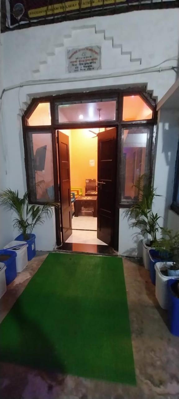 Aadi Shakti Bhawan Hotel Ayodhya Exterior photo